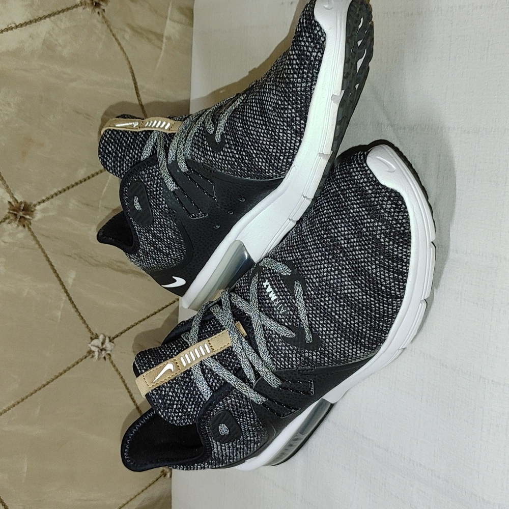 Shoes/Sneakers